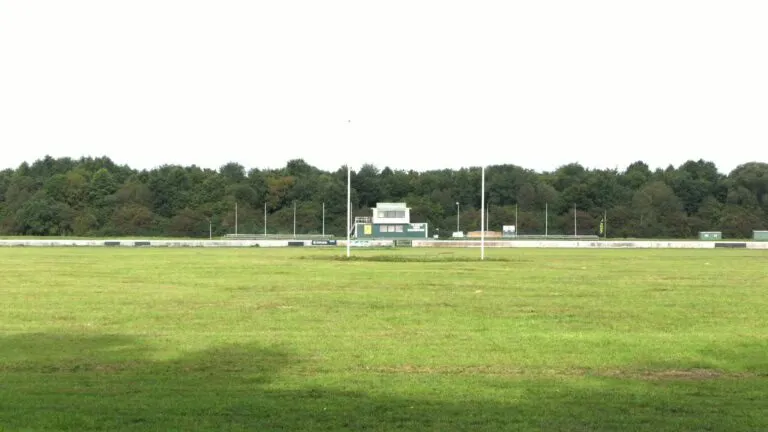 Die Grasrennbahn in Schwarme, auf der seit Jahrzehnten internationale Grasbahnrennen durchgeführt werden.
