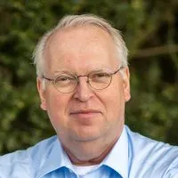 Carlos Urban. Konzeptioner, Grafiker, Texter, Landei. Mit Strategie im Kopf und Herz für kleine Unternehmen.